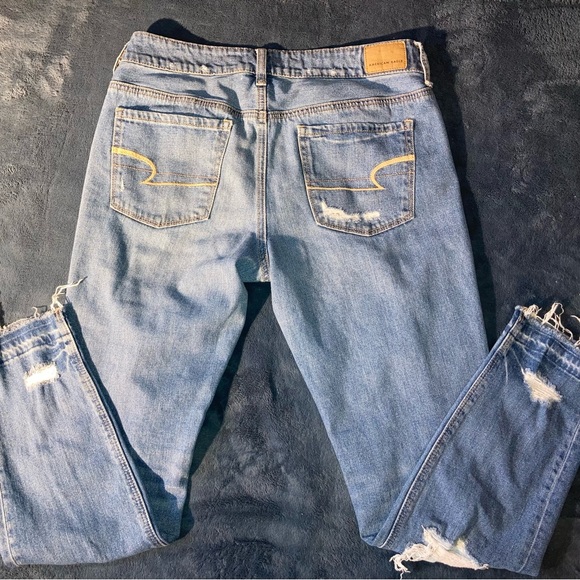 American Eagle Tom Girl Distressed Ripped Jeans Size 4 Regular EUC - Picture 2 of 4